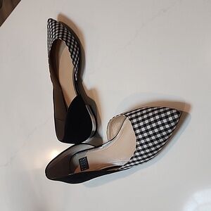 White House Black Market- black and white flats